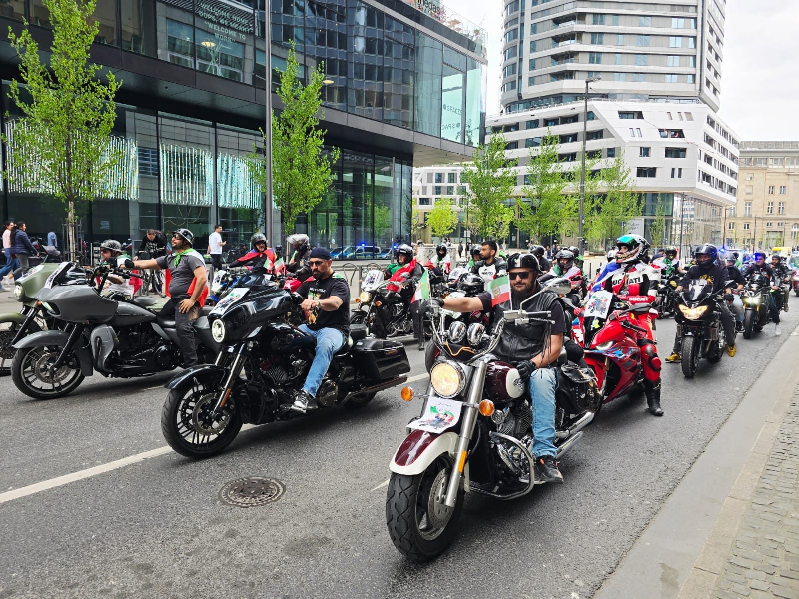 Motorrad-Ausfahrt der persischen Community Iran Biker for Freedom